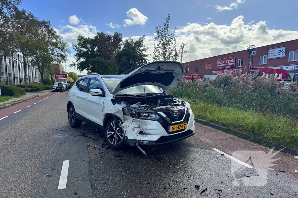 Brand na botsing bij tankstation