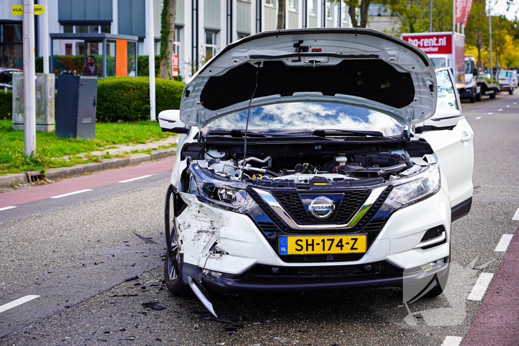 Brand na botsing bij tankstation