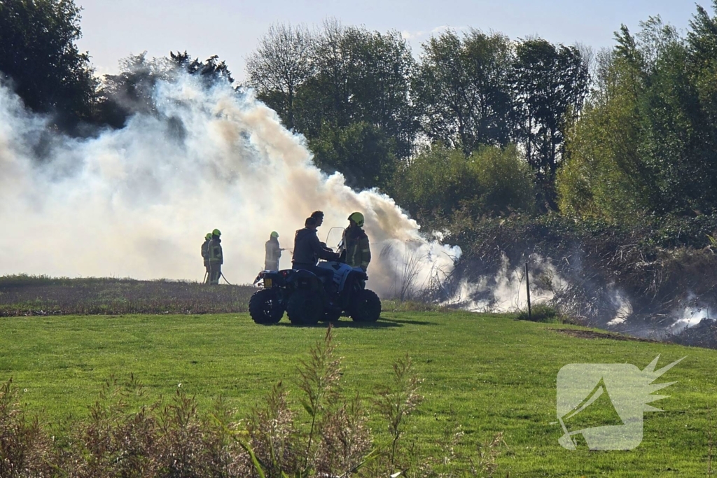 Brand in bramenstruiken zorgt voor hevige rookontwikkeling
