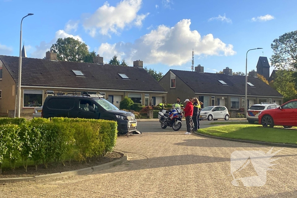 Scooterrijder gewond bij aanrijding met bestelbus