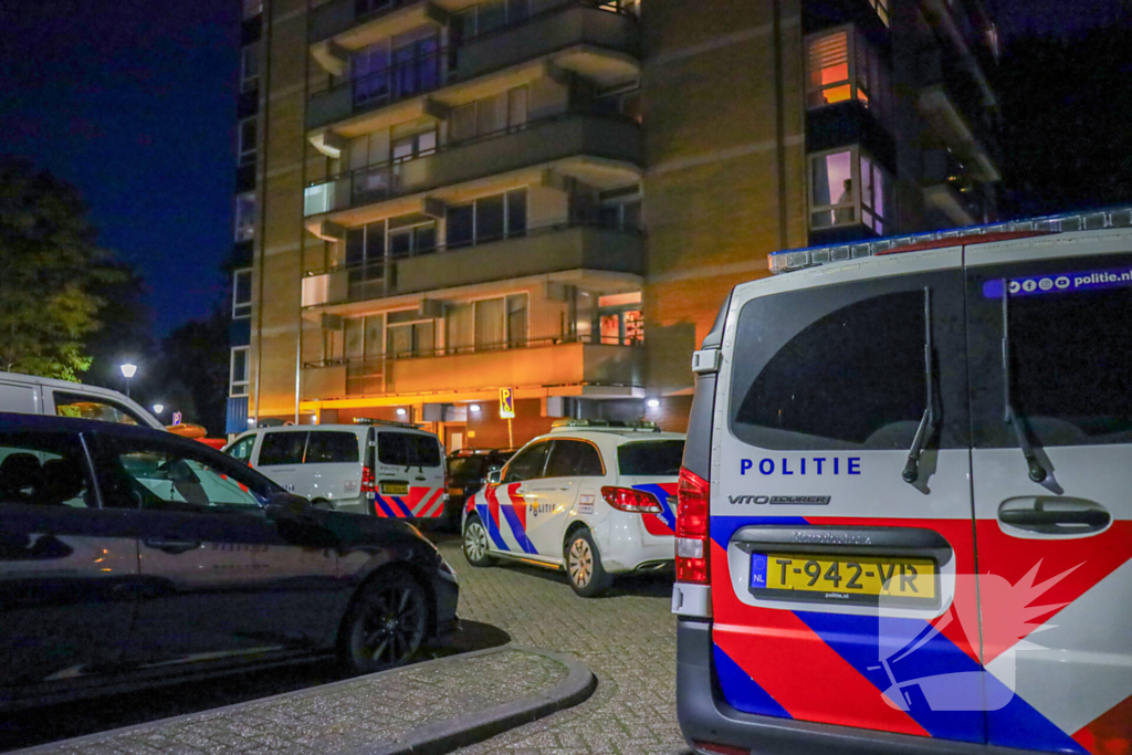 Steekpartij in flatgebouw vereist snelle medische hulp