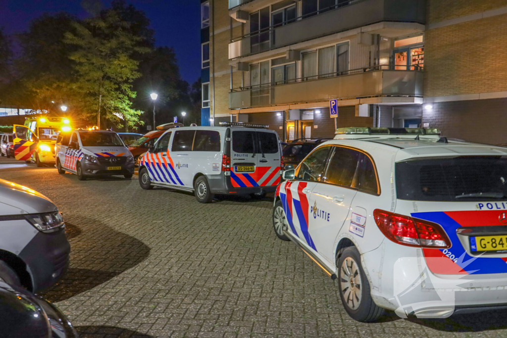 Steekpartij in flatgebouw vereist snelle medische hulp