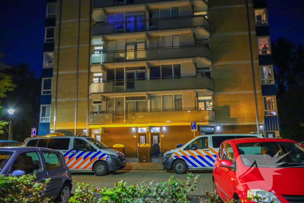 Steekpartij in flatgebouw vereist snelle medische hulp