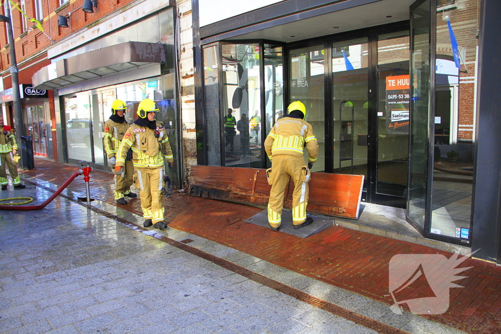 Brand door onkruidverbrander in leegstaand pand