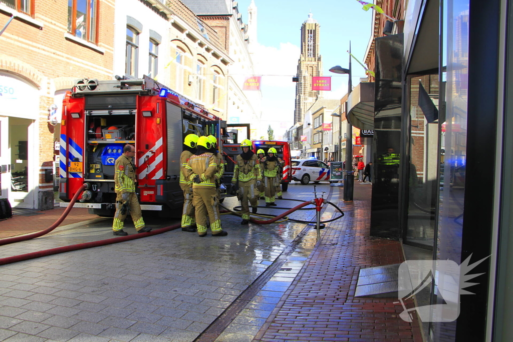 Brand door onkruidverbrander in leegstaand pand