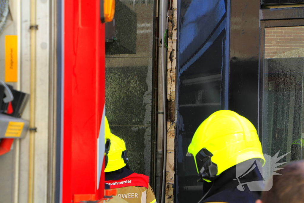 Brand door onkruidverbrander in leegstaand pand