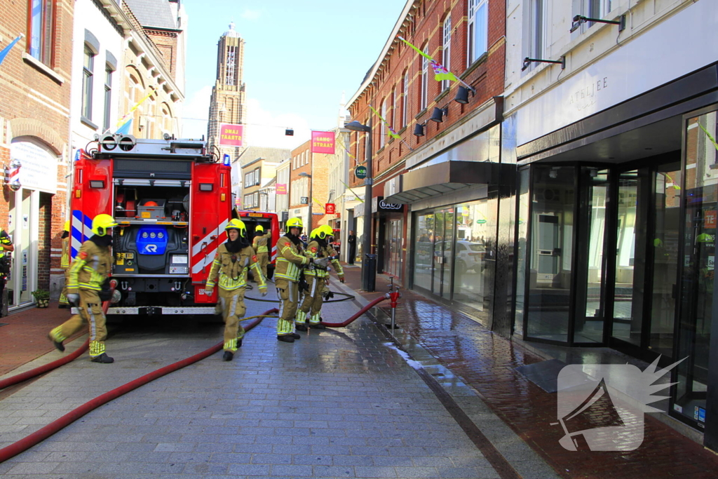 Brand door onkruidverbrander in leegstaand pand