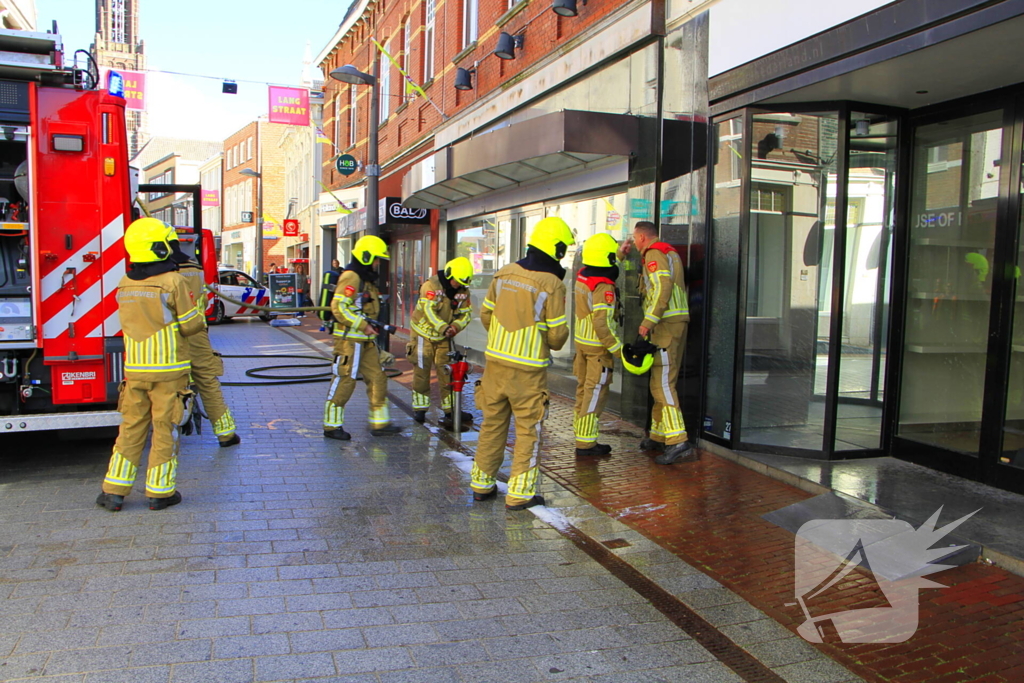 Brand door onkruidverbrander in leegstaand pand