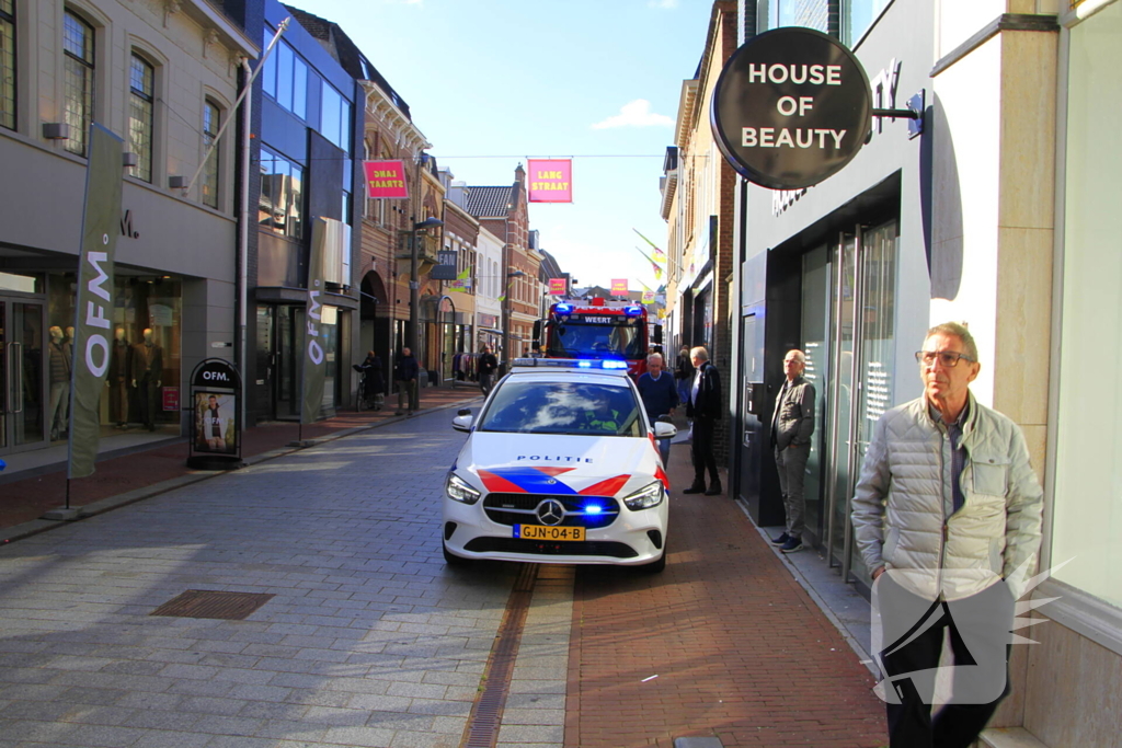 Brand door onkruidverbrander in leegstaand pand