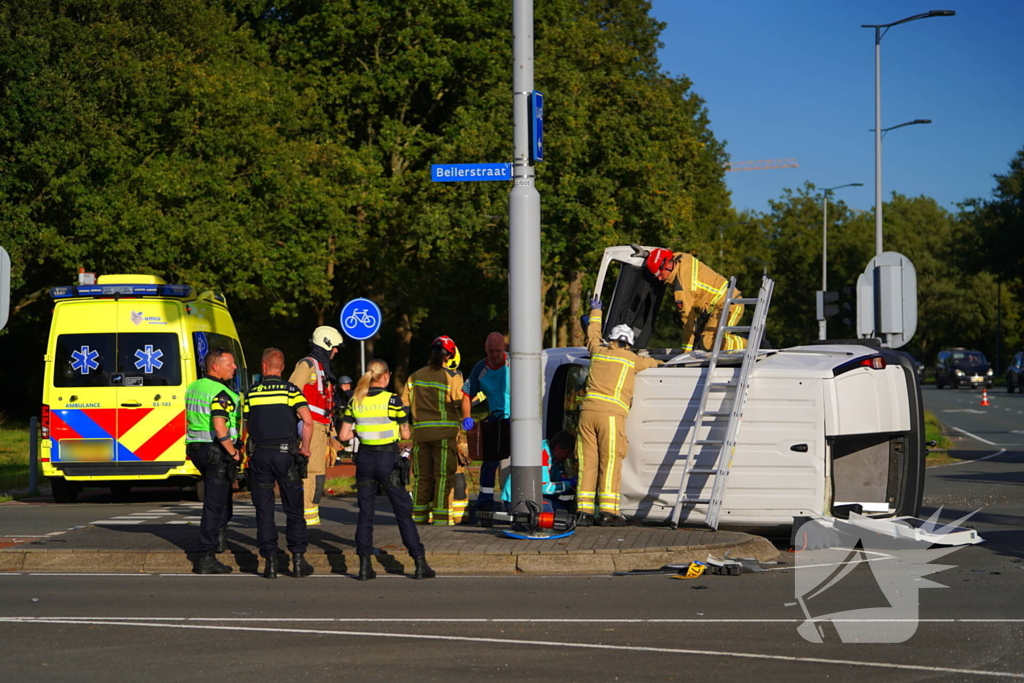 Ernstig verkeersongeval met beknelde slachtoffers