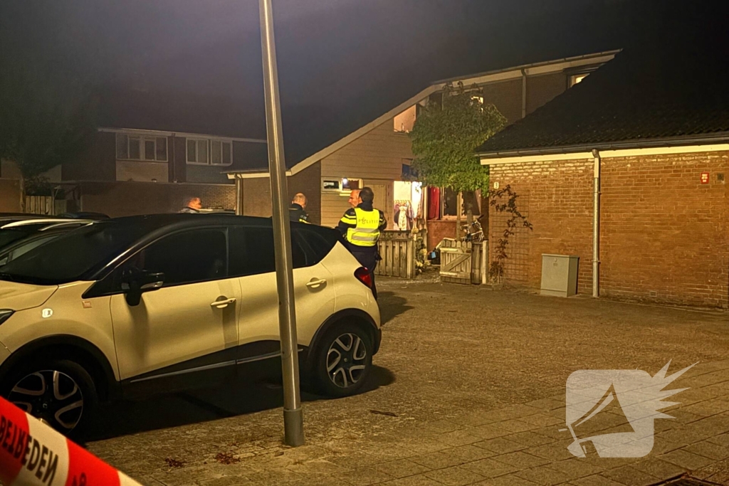 Voordeur vernield door explosie