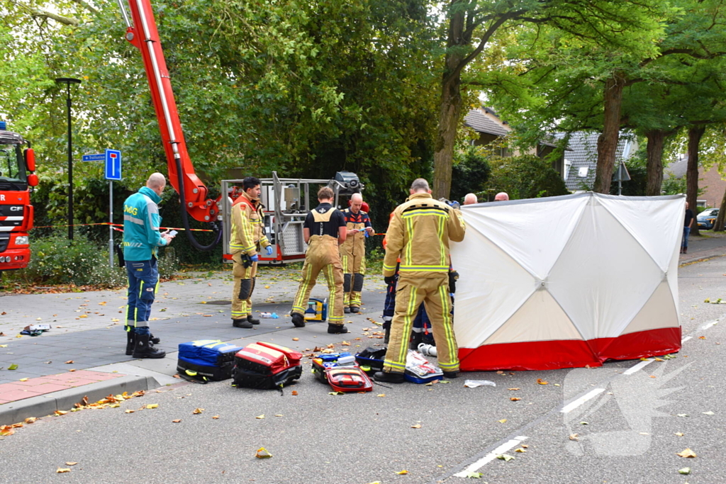 Man overlijdt na ongeluk tijdens boom snoeien