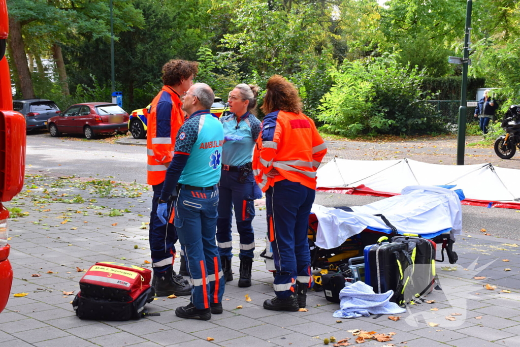 Man overlijdt na ongeluk tijdens boom snoeien