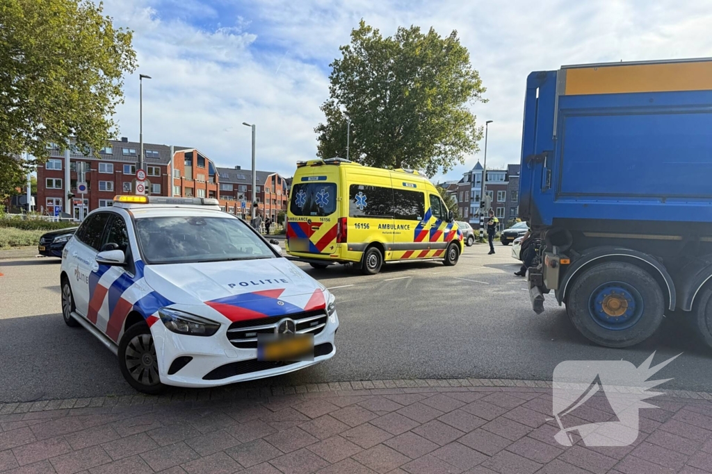 Fietser gewond bij botsing met vrachtwagen