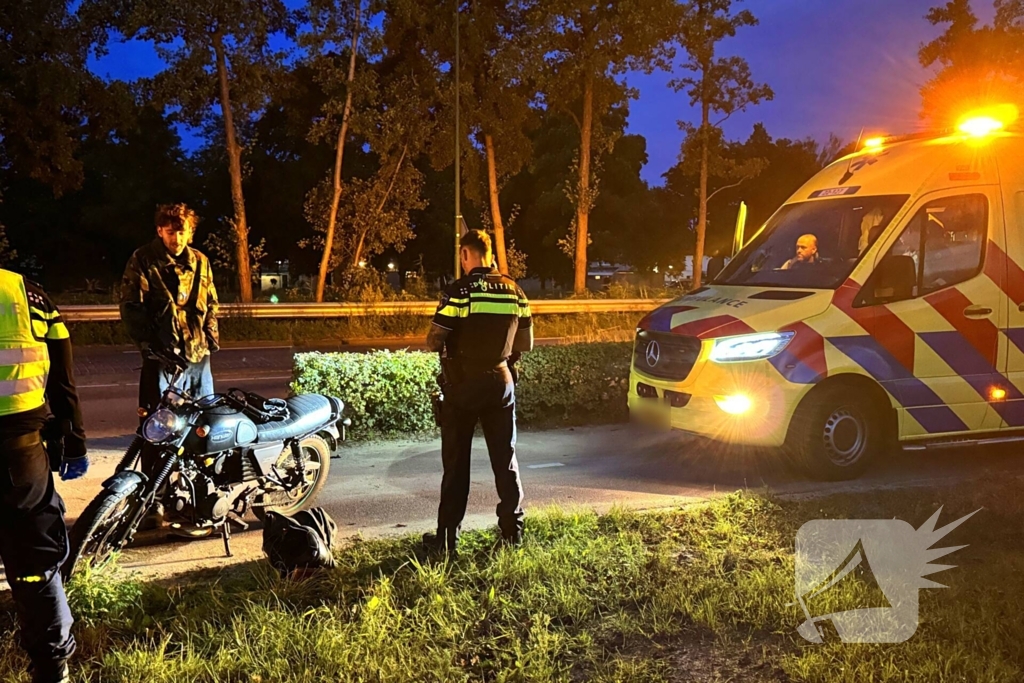 Wielrenner en brommerrijder botsten op fietspad