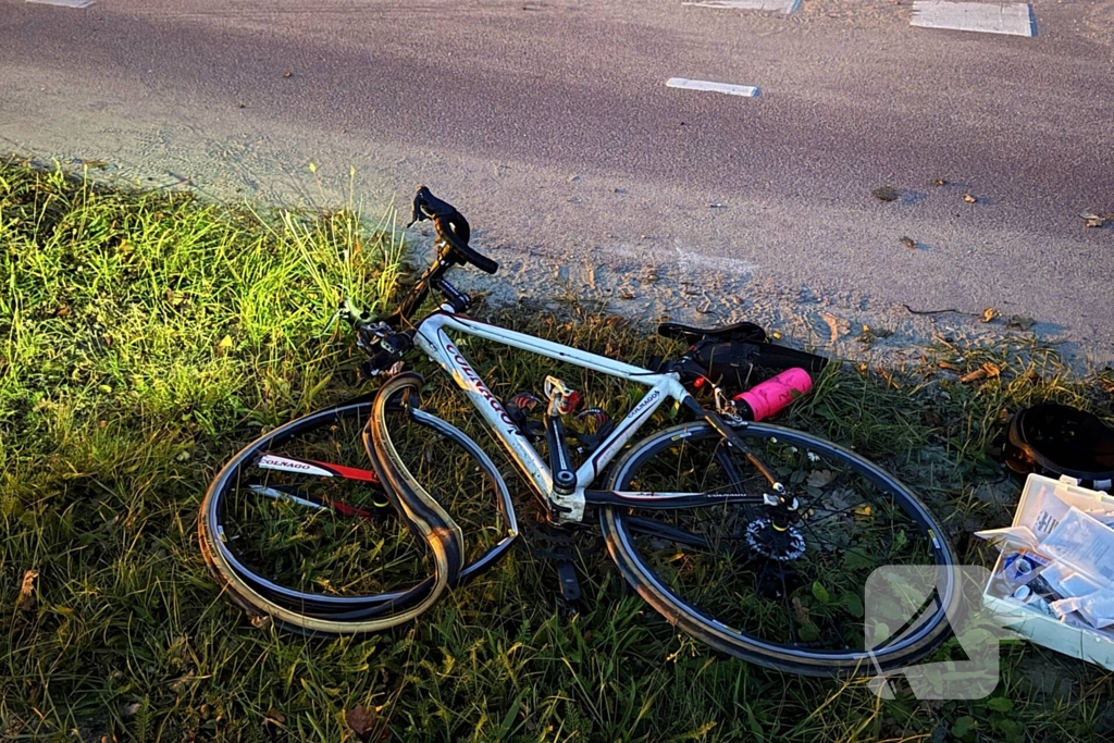 Wielrenner en brommerrijder botsten op fietspad