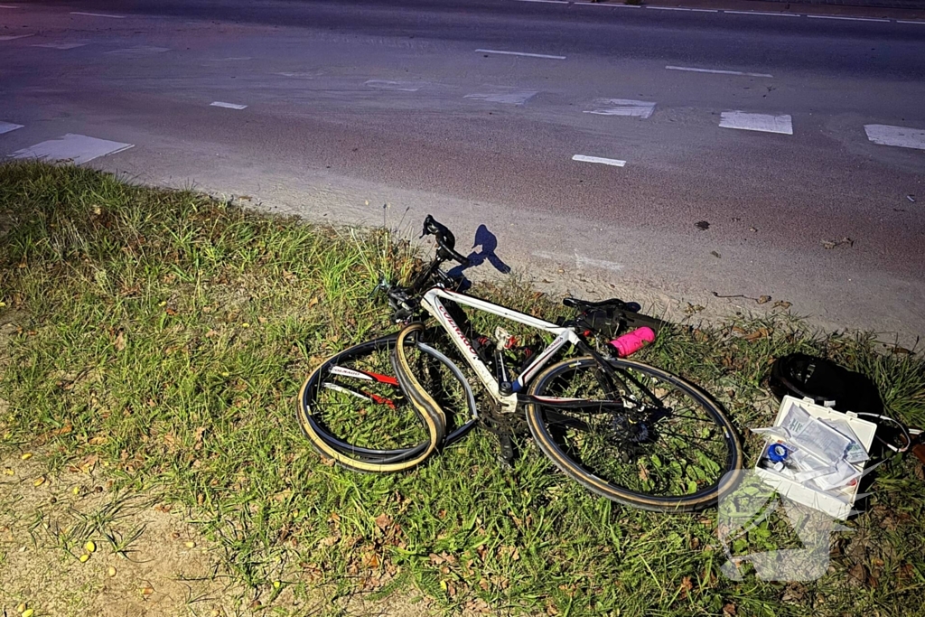 Wielrenner en brommerrijder botsten op fietspad
