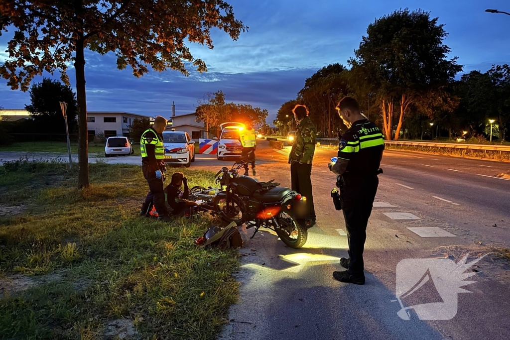 Wielrenner en brommerrijder botsten op fietspad
