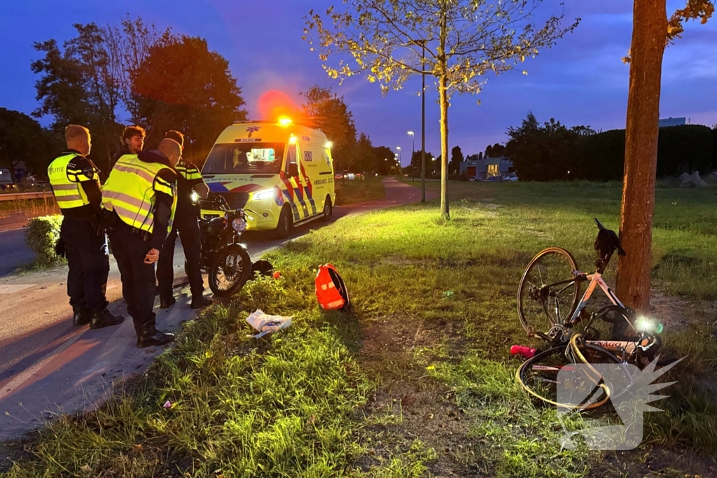 Wielrenner en brommerrijder botsten op fietspad