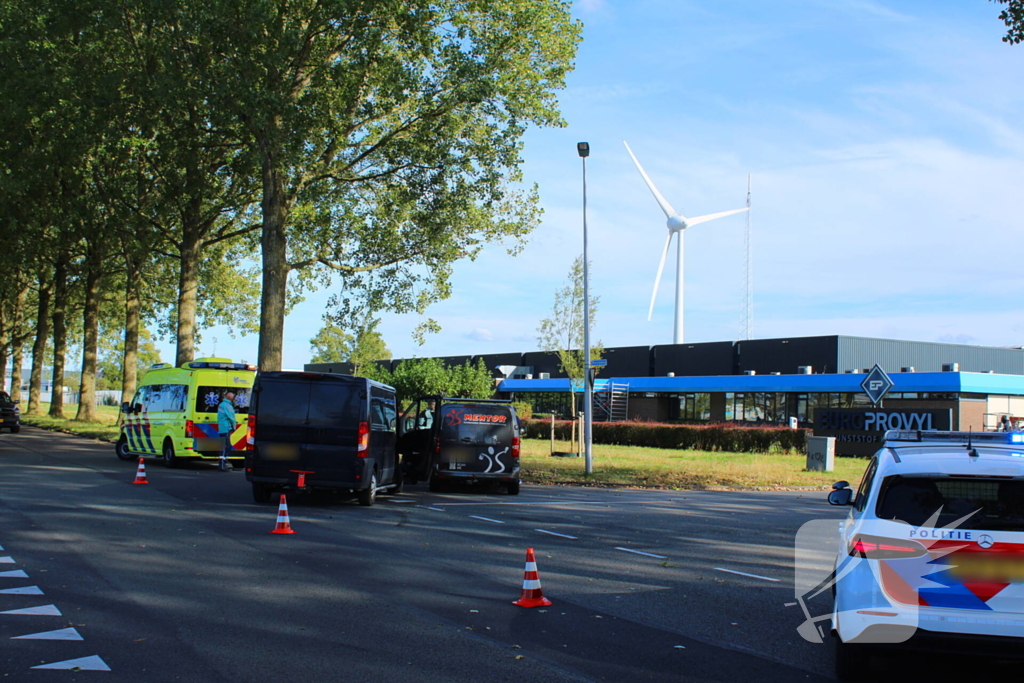 Gewonde bij botsing tussen twee bestelbussen
