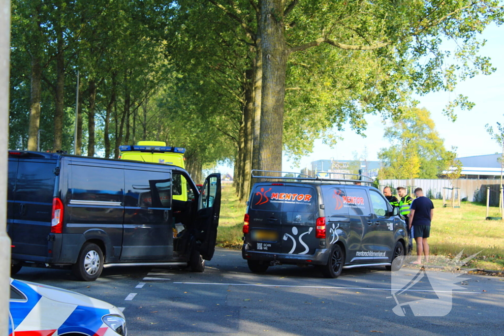 Gewonde bij botsing tussen twee bestelbussen