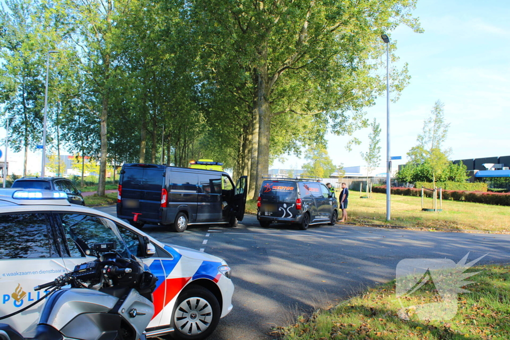 Gewonde bij botsing tussen twee bestelbussen