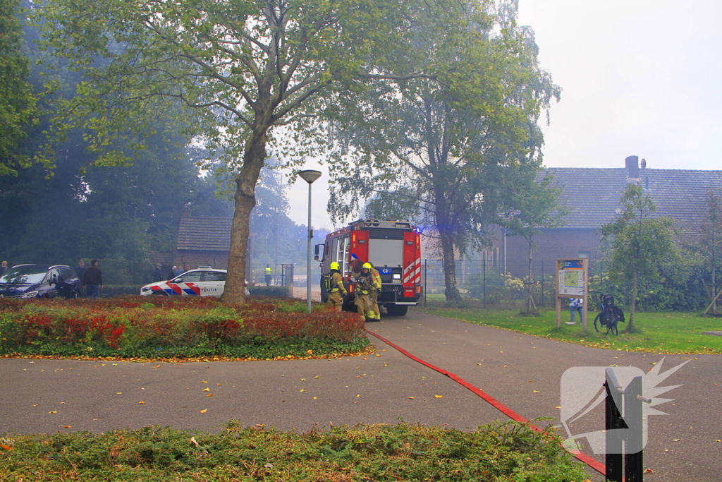Tuinhuis in vlammen opgegaan