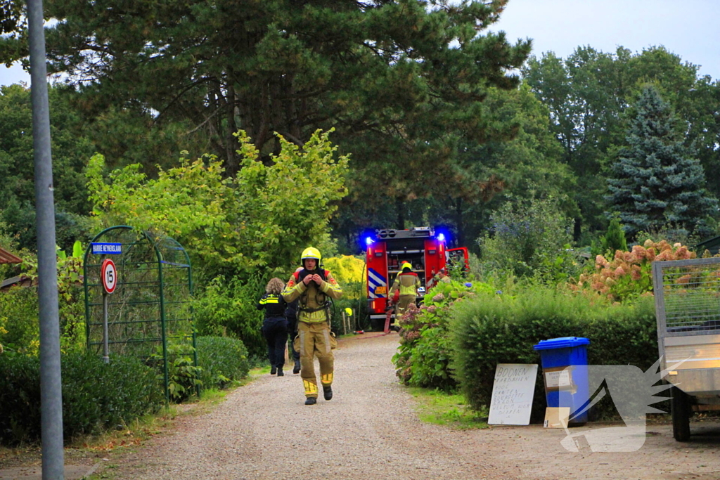 Tuinhuis in vlammen opgegaan