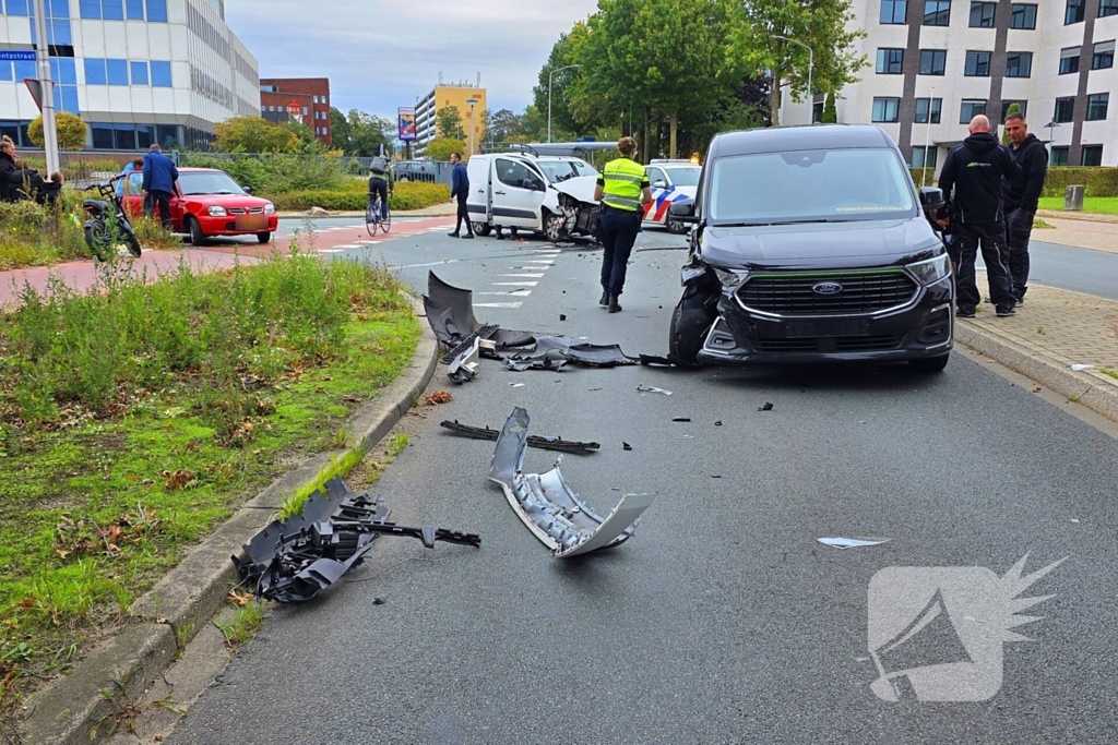 Botsing tussen bestelbussen in Ede