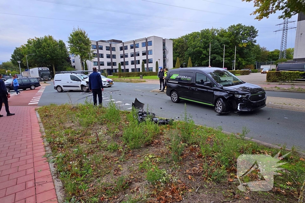 Botsing tussen bestelbussen in Ede