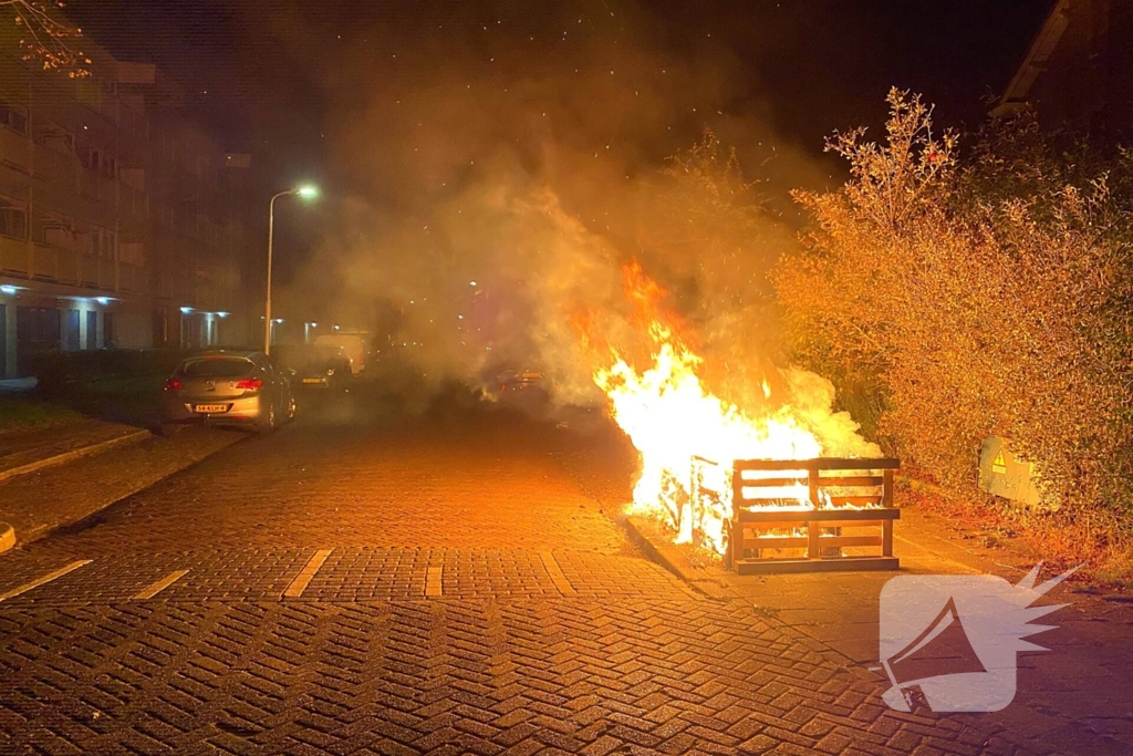 Buitenbrand door vermoedelijke brandstichting