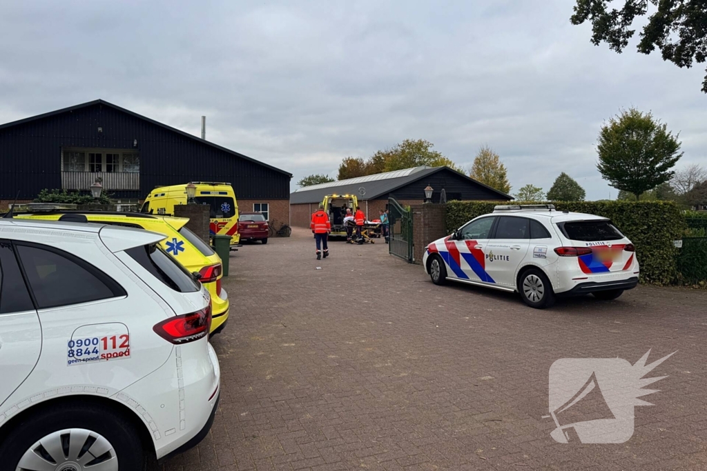 Vrouw zwaargewond na val van paard