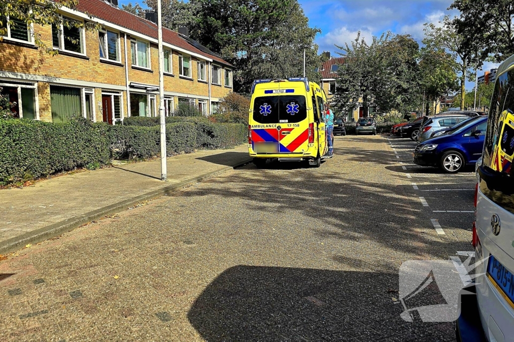 Bestelbus rijdt kind aan en rijdt door