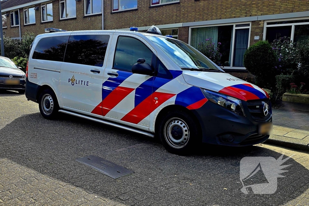 Bestelbus rijdt kind aan en rijdt door