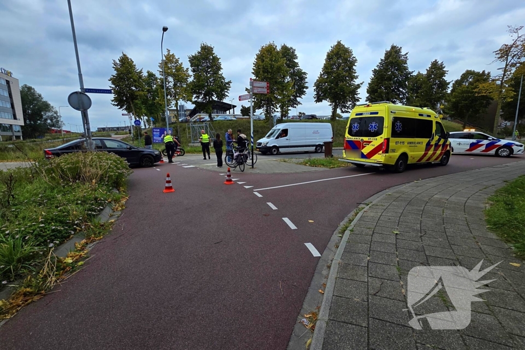 Fietser aangereden door automobilist op rotonde