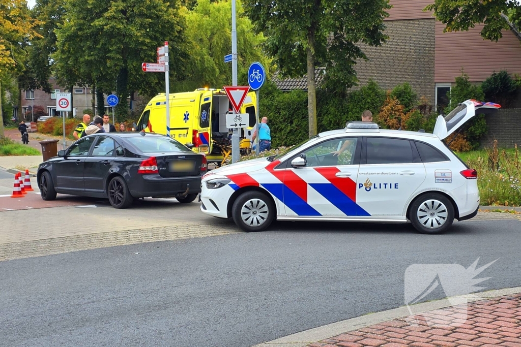 Fietser aangereden door automobilist op rotonde