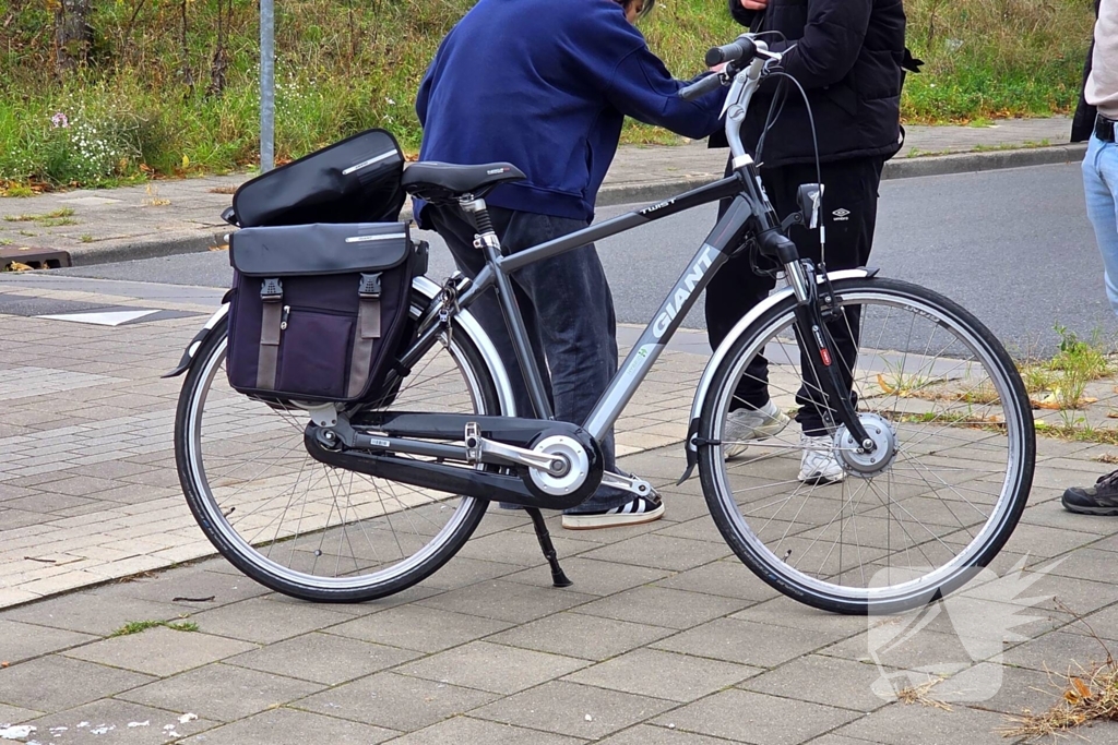 Fietser aangereden door automobilist op rotonde