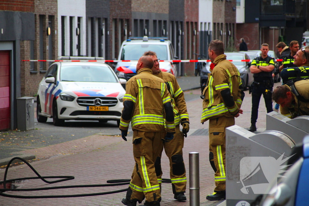 Dakbrand op flatgebouw snel geblust