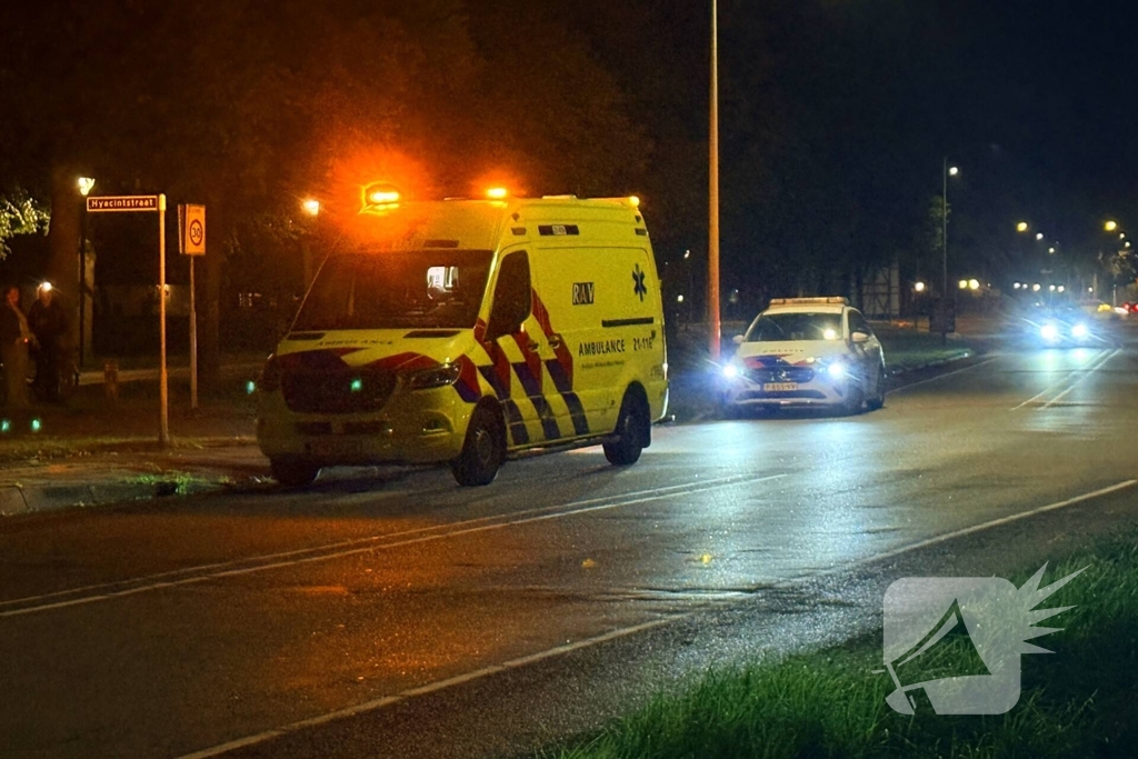Auto rijdt fietser aan