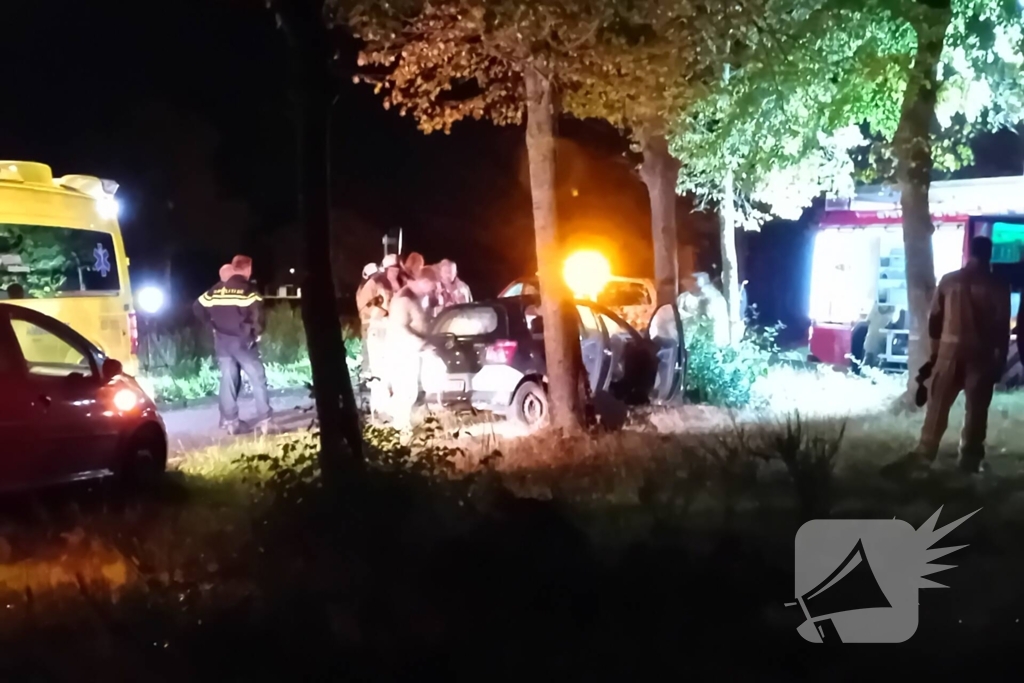 Voertuig zwaar beschadigd na ongeval