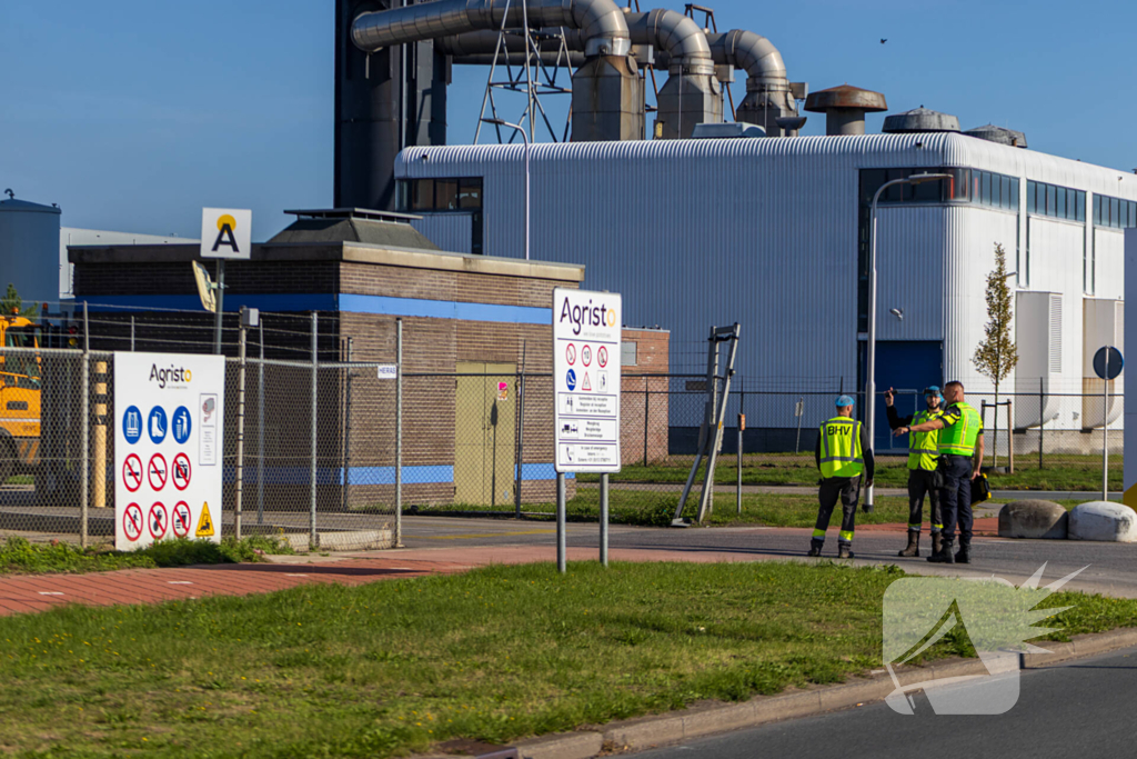 Rookontwikkeling van industriebrand in wijde omgeving te zien