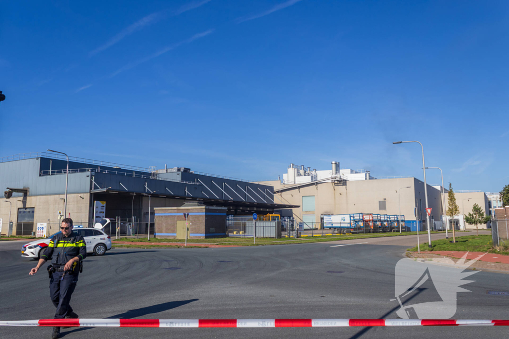 Rookontwikkeling van industriebrand in wijde omgeving te zien