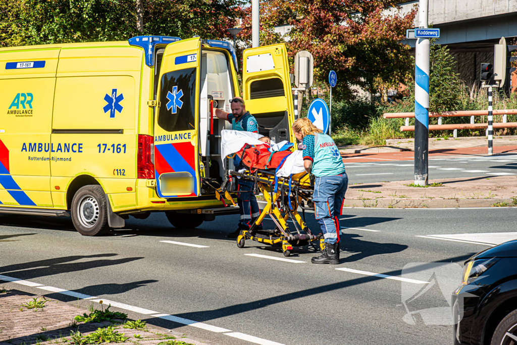 Kind op fiets aangereden op kruising