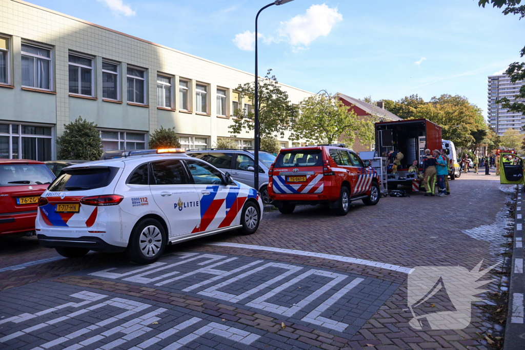 Explosie in flatwoning, grote brandweerinzet