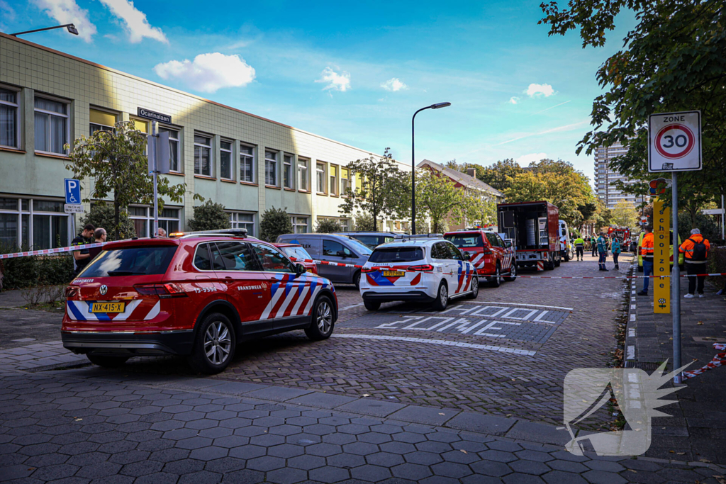 Explosie in flatwoning, grote brandweerinzet