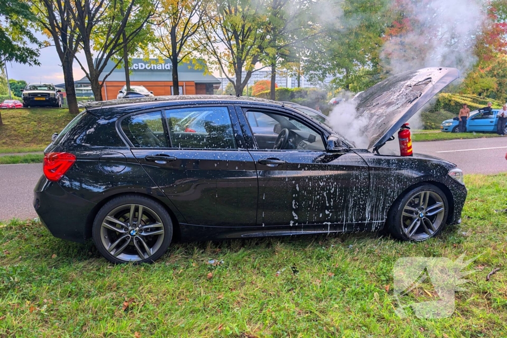 Brand in auto snel geblust door omstanders