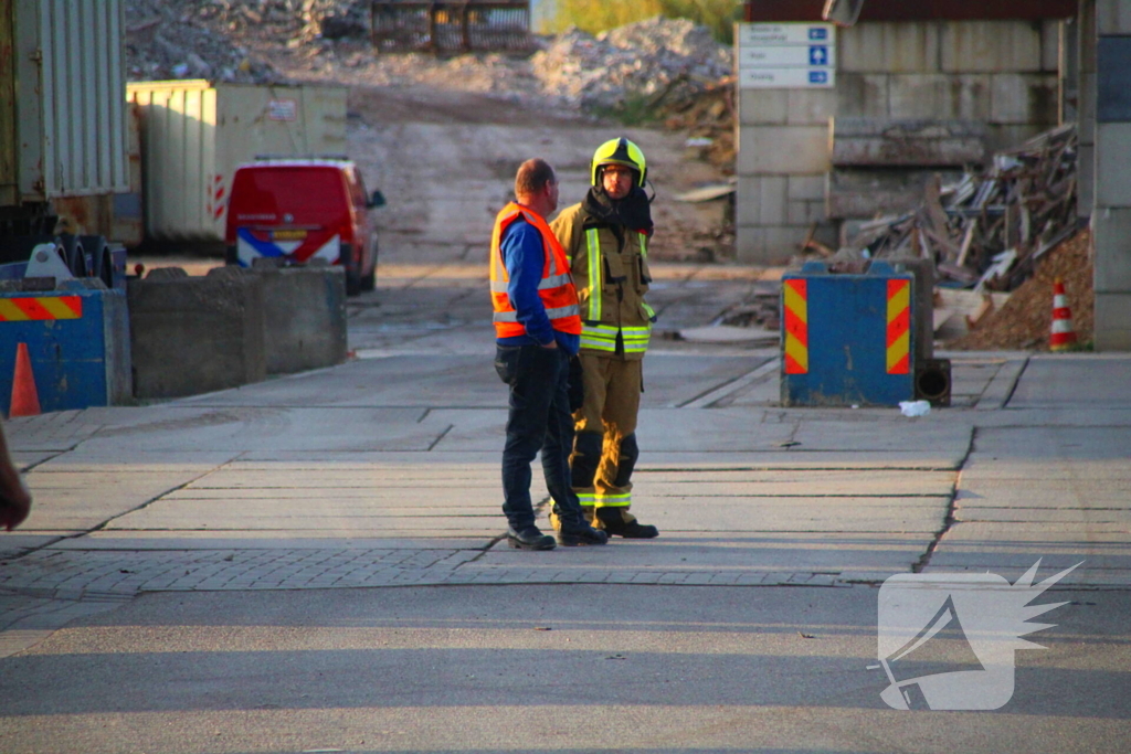 Brand bij afvalverwerkingsbedrijf zorgt voor flinke rookontwikkeling