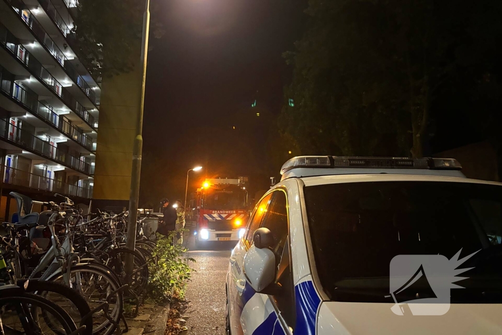 Sterke terpentine lucht in liftschachten te ruiken