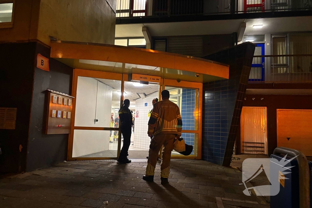 Sterke terpentine lucht in liftschachten te ruiken