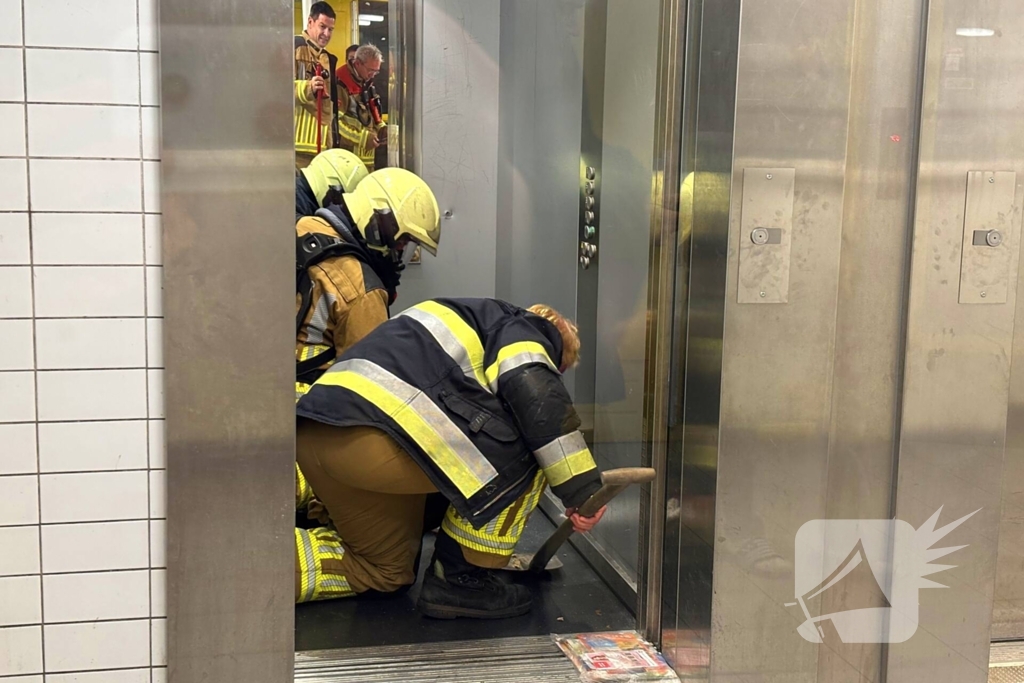 Sterke terpentine lucht in liftschachten te ruiken